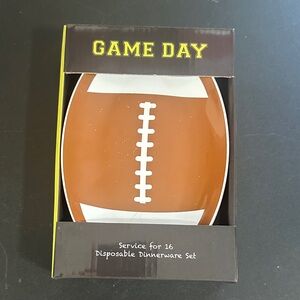 Game day set of 16 disposable football plates